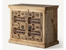 SIDEBOARD PHALOD