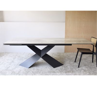 DINING TABLE VARIERA